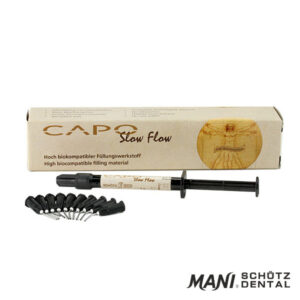 Capo Slow Flow (Schutz Dental, Micerium) Ceramiczny Półpłynny (gęsty) Bikompatybilny Wolny od BIS-GMA! Kompozyt o Wysokiej Lepkości. Do kl.V (Ubytków Przyszyjkowych), Uszczelniania Bruzd, Niewielkie wypełnienia w kl. I,II,III, Naprawa Defektów Szkliwa, Blokowanie Podcieni. Efekt Kameleona. Dzięki zastosowaniu specjalnego pigmentu kolorystycznego, doskonale odwzorowuje naturalną strukturę tkanki zęba, przybierając kolor dna i ścian ubytku, dzięki czemu nie wyróżnia się z otoczenia. Doskonała Polerowalność. Tolerancja na wilgoć i konsystencja: Materiał ma półpłynną, wolnozapływającą konsystencję, która nie spływa i nie kapie, co ułatwia pracę nawet w trudnych warunkach (np.  przy ubytkach przyszyjkowych klasy V). Tiksotropowe właściwości i brak tworzenia pęcherzyków powietrza wspierają stabilność materiału. Wyjątkowe Właściwości Fizyczne - 77% Wypełniaczy. Duża Strzykawka 2g.