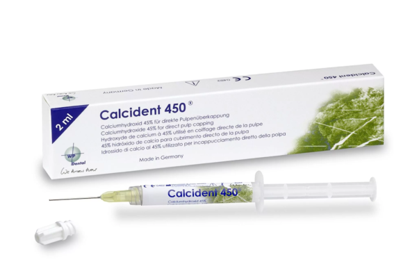 Calcident 450 Pasta na bazie 45% Wodorotlenku Wapnia. Materiał zalecany do Bezpośredniego i Pośredniego Pokrycia Miazgi oraz do Tymczasowego Uszczelnienia Kanałów Korzeniowych. Wartość pH 12. Biokompatybilny i Delikatny dla miazgi. Strzykawka 2 ml.